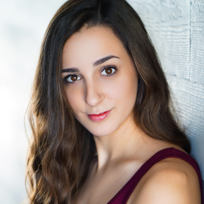 Emma Thoeni Headshot